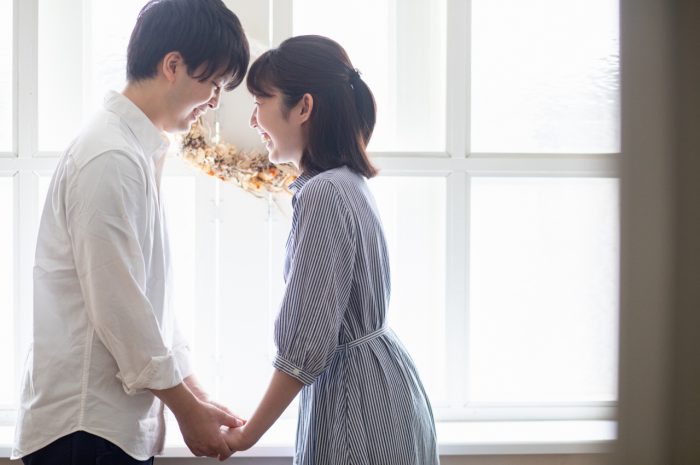 結婚1周年記念撮影,スタジオ撮影,白とブルーでさわやかな色合い。素敵