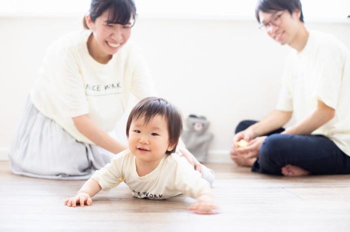 1歳女の子誕生日記念撮影,3人家族,家族写真,お揃いTシャツ