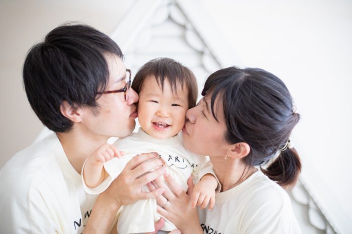 お揃いのTシャツで家族撮影　1歳女の子記念撮影