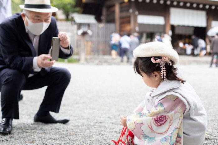 伊勢山皇大神宮で七五三出張撮影,3歳七五三,おじいちゃん撮影