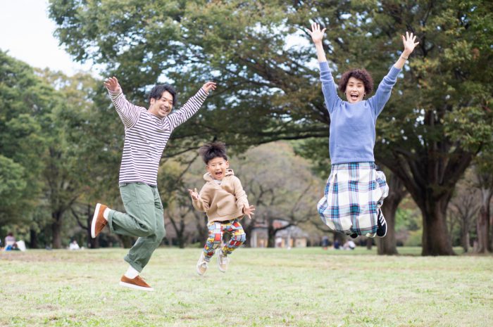 5歳男の子,家族撮影,みんなでジャンプ