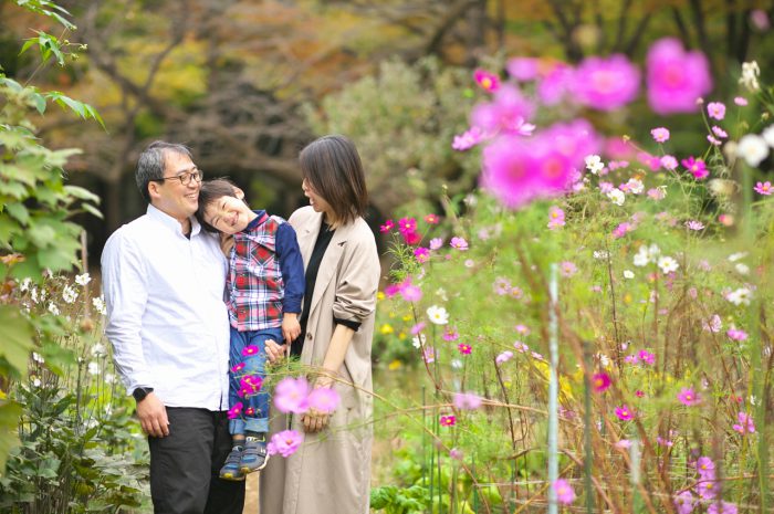 代々木公園家族写真撮影,4歳男の子誕生日記念撮影,コスモス