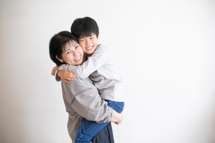 母子撮影.9歳記念撮影,9歳男の子,ママと抱っこ