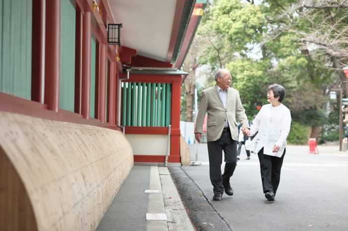 金婚式,出張撮影,赤坂日枝神社,家族写真,孫,結婚50年,お散歩