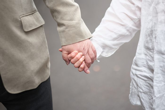 金婚式,出張撮影,赤坂日枝神社,家族写真,孫,結婚50年,手つなぎ