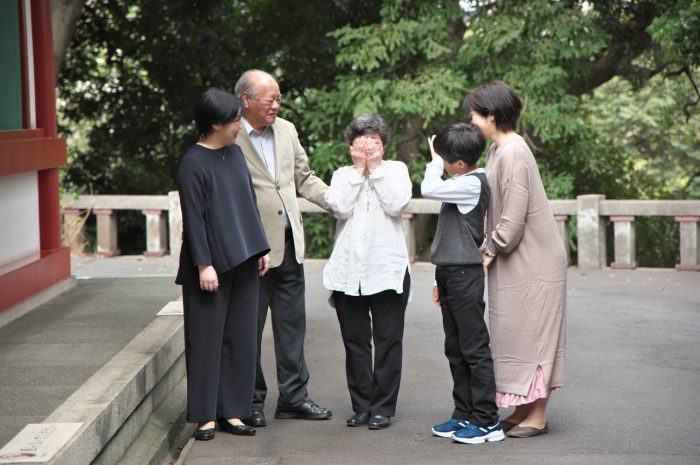 金婚式,出張撮影,赤坂日枝神社,家族写真,孫,夫婦50周年記念撮影,おかん