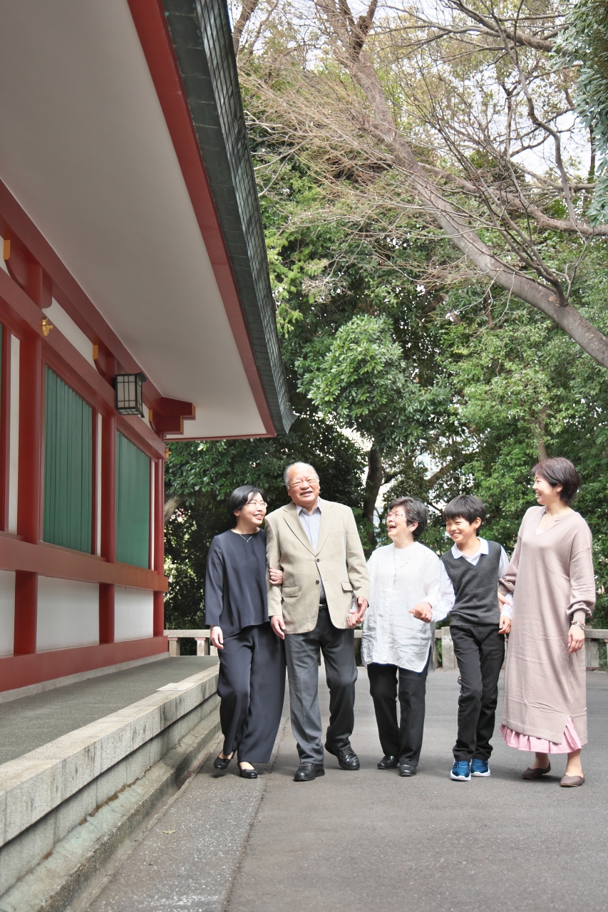 金婚式,出張撮影,赤坂日枝神社,家族写真,孫,夫婦50周年記念撮影,お祝い