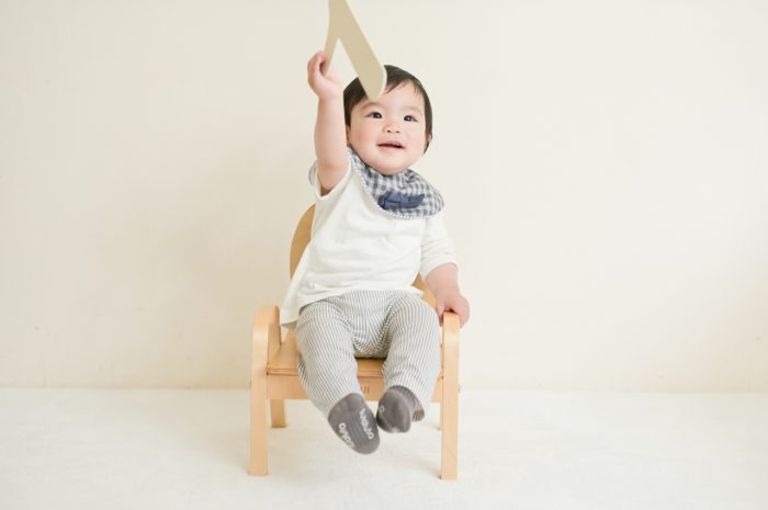 1歳誕生日記念,スタジオ撮影,1歳記念,1歳誕生日,男の子,アルバム,第一子,3人家族,記念撮影,お座り