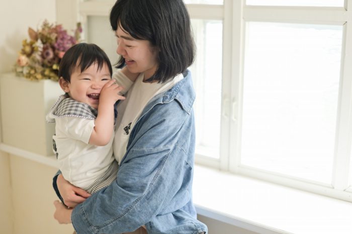 1歳誕生日記念,スタジオ撮影,1歳記念,1歳誕生日,男の子,アルバム,第一子,3人家族,記念撮影,家族撮影,笑顔