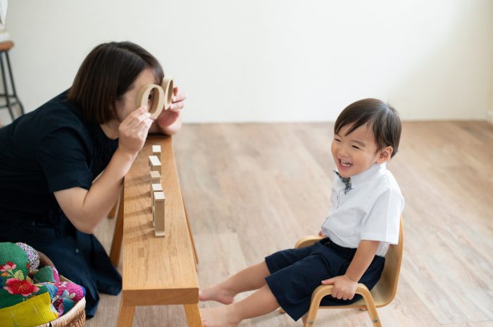 2歳男の子,誕生日記念撮影,紙吹雪と