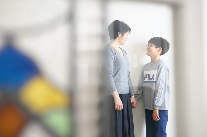 家族写真,母と息子,誕生日記念撮影,シングルマザー,11歳男の子,仲良し,スタジオ