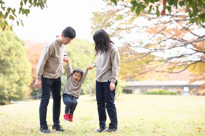 3歳男の子,家族写真撮影,ロケ撮影,3歳,公園ロケ,ブランコ